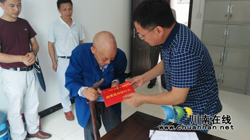 泸县医保局开展“七一”走访慰问活动