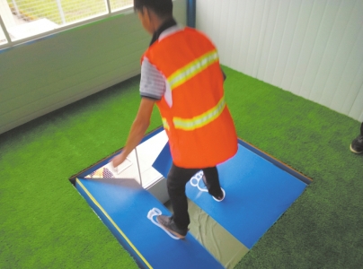 自贡首个安全体验区引入工地&nbsp;上岗先体验坠落