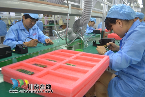 "泸州造"首台智能手机下线 只要699(图11) "泸州造"首台智能手机下线 只要699(图11)