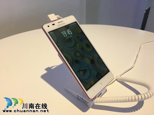 "泸州造"首台智能手机下线 只要699(图15) "泸州造"首台智能手机下线 只要699(图15)