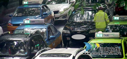 泸州交警支队管控大队查获两起假牌涉嫌车辆(图1) 泸州交警支队管控大队查获两起假牌涉嫌车辆(图1)