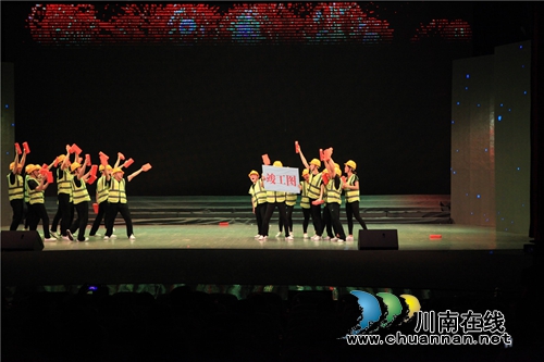 市住建局举行庆七一文艺汇演 诗词歌舞颂党恩(图5) 市住建局举行庆七一文艺汇演 诗词歌舞颂党恩(图5)