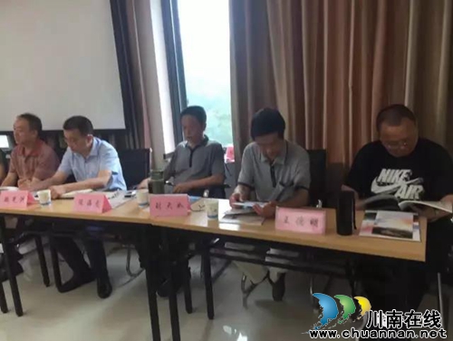 泸宜作家齐聚花田酒地 妙笔生花宣传纳溪景区(图3) 泸宜作家齐聚花田酒地 妙笔生花宣传纳溪景区(图3)