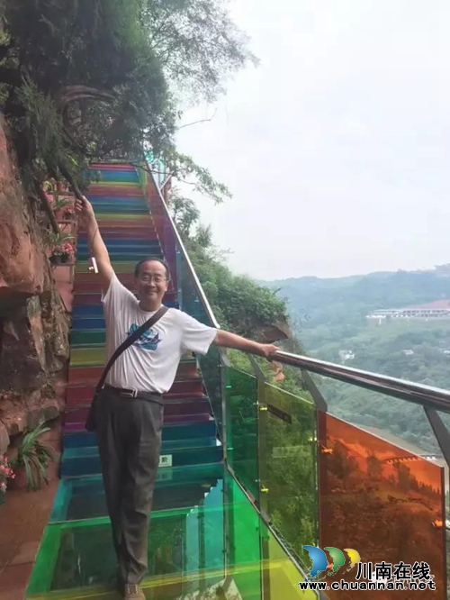 泸宜作家齐聚花田酒地 妙笔生花宣传纳溪景区(图5) 泸宜作家齐聚花田酒地 妙笔生花宣传纳溪景区(图5)