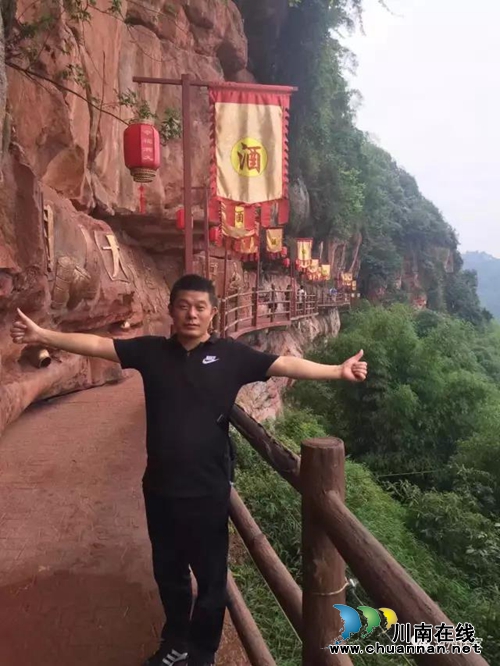 泸宜作家齐聚花田酒地 妙笔生花宣传纳溪景区(图6) 泸宜作家齐聚花田酒地 妙笔生花宣传纳溪景区(图6)