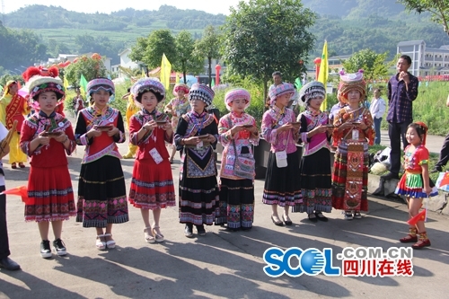 宜宾兴文县首届蚕桑文化旅游节开幕(图2) 宜宾兴文县首届蚕桑文化旅游节开幕(图2)