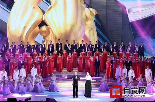 自贡妹子谭维维为香港回归20周年献唱(图1) 自贡妹子谭维维为香港回归20周年献唱(图1)