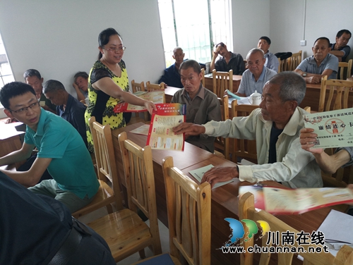 泸县牛滩镇：法律讲堂走进王坝村(图2)