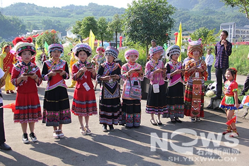 宜宾 兴文首届蚕桑文化旅游节开幕(图2) 宜宾 兴文首届蚕桑文化旅游节开幕(图2)