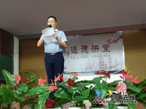 泸州十八中举行小学毕业典礼(图2) 泸州十八中举行小学毕业典礼(图2)