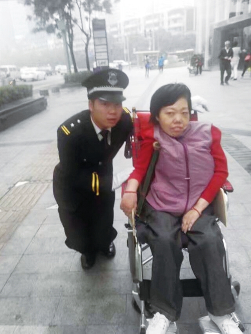 曹文英:坚守生命热线的残疾女 盼余生重回泸州故土(图2) 曹文英:坚守生命热线的残疾女 盼余生重回泸州故土(图2)