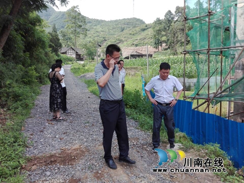 古蔺县教育局局长王鑫到土城小学指导防汛避灾工作(图3) 古蔺县教育局局长王鑫到土城小学指导防汛避灾工作(图3)