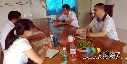 自贡沿滩区国税局开展“三联三服务”活动(图1) 自贡沿滩区国税局开展“三联三服务”活动(图1)