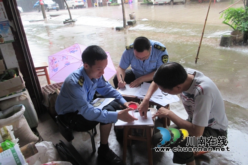 合江县有序开展食品安全抽检工作(图2) 合江县有序开展食品安全抽检工作(图2)