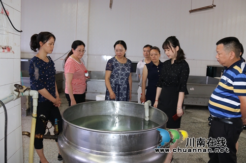 合江县创建国家食品安全示范城市工作获泸州市督查组好评(图4) 合江县创建国家食品安全示范城市工作获泸州市督查组好评(图4)