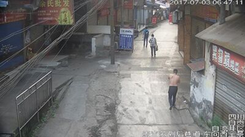 自贡:半裸男潜入宾馆偷手机 3小时就落了网(图2) 自贡:半裸男潜入宾馆偷手机 3小时就落了网(图2)