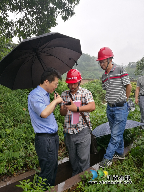 曹俊杰暗访泸州地质灾害防治工作情况(图1) 曹俊杰暗访泸州地质灾害防治工作情况(图1)