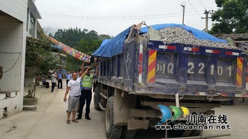 宜宾筠连交警大队：强化互动&nbsp;扎实开展变型拖拉机专项整治行动(图1)