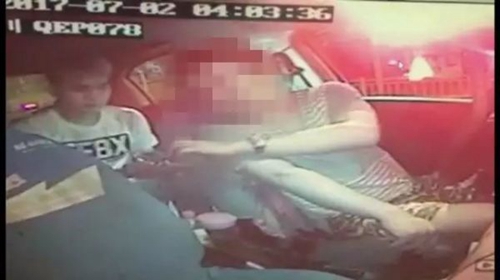 宜宾市民深夜打出租&nbsp;司机将乘客50元变成10元(图1)