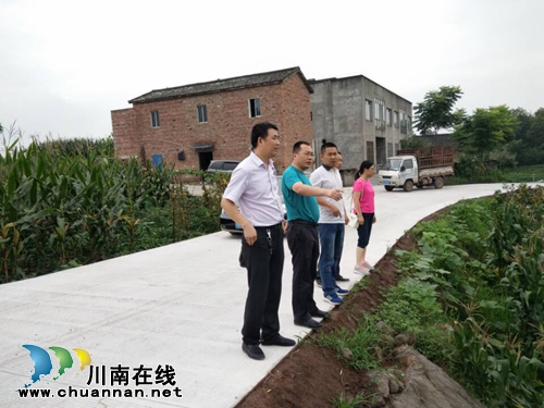 泸县县委副书记张学彬到石桥镇督导地灾防治工作(图1)