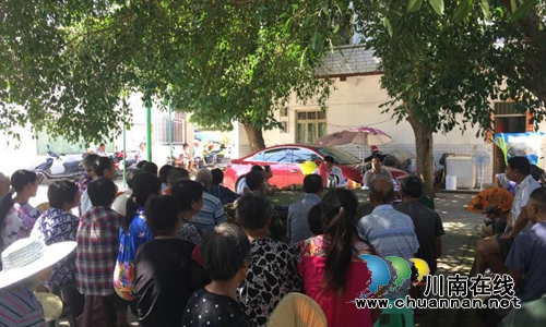 泸县潮河镇组织召开贫困村农家院坝会(图1)