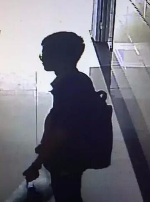 宜宾男生留可疑英文后离家出走 家人全城寻找(图3) 宜宾男生留可疑英文后离家出走 家人全城寻找(图3)