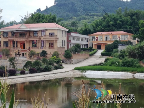 宜宾大观镇开展“最美庭院”、“卫生家庭”评比活动(图1) 宜宾大观镇开展“最美庭院”、“卫生家庭”评比活动(图1)