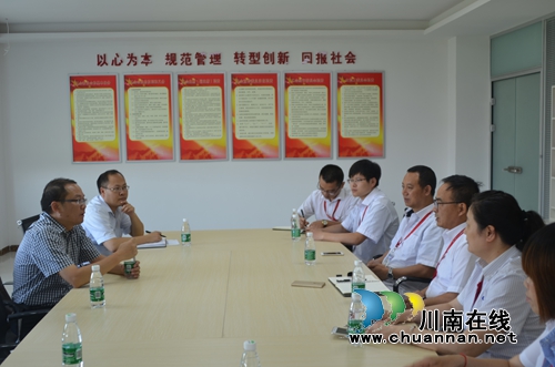 泸州市总工会党组书记、副主席张正平到企业送清凉(图4) 泸州市总工会党组书记、副主席张正平到企业送清凉(图4)