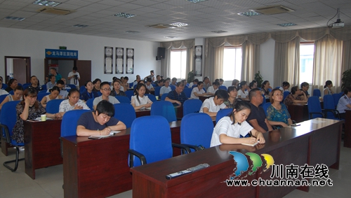 龙马潭区国税局结对定向服务纳税企业(图2) 龙马潭区国税局结对定向服务纳税企业(图2)