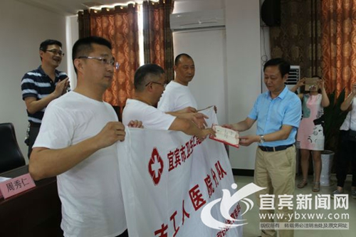 宜宾首支卫生应急支队正式成立 100名骨干待命(图2) 宜宾首支卫生应急支队正式成立 100名骨干待命(图2)
