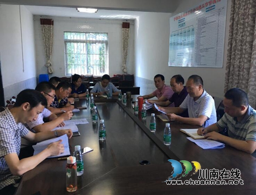 泸县县政协副主席廖兴无到太伏督查环保工作(图1) 泸县县政协副主席廖兴无到太伏督查环保工作(图1)