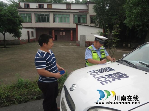 泸州交警扎实开展货车整治&nbsp;做好汛期事故预防工作(图2)