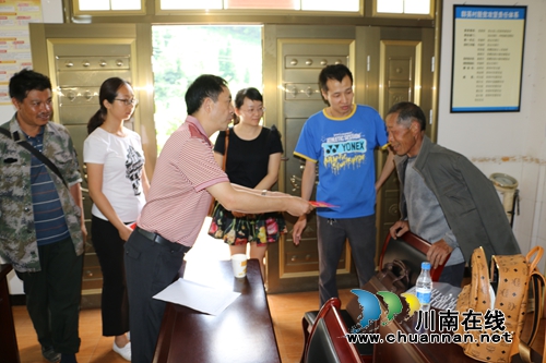 泸州国家高新区组织赴群英村开展脱贫攻坚工作(图2)