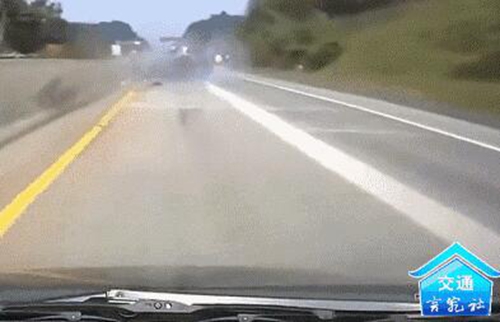 泸州公交一再强调严禁疲劳驾驶 后果太严重!(图3) 泸州公交一再强调严禁疲劳驾驶 后果太严重!(图3)