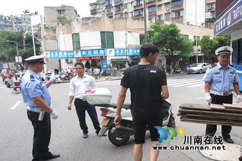 泸州交警四大队：专项整治城区摩托车&nbsp;推进夏季汛期道路交管工作(图2)
