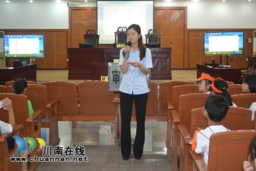法制洗礼！90名小记者到江阳区法院当“法官”(图5)