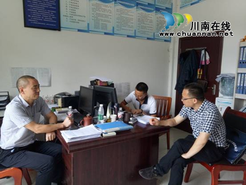 合江县安监局局长徐安成深入南滩镇检查指导安全生产工作(图1)