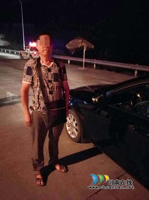 宜宾男酒后驾车玩“漂移”&nbsp;高速开“S”型线路(图2)