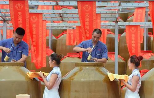 青花郎新战略发布 郎酒开启新黄金十年(图5) 青花郎新战略发布 郎酒开启新黄金十年(图5)