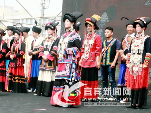 宜宾屏山火把节选美大赛&nbsp;选出彝家最美阿哥阿妹(图2)