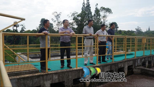 泸县县委常委、副县长赵斌到立石镇督查环保工作(图1)