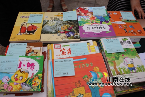 助力创文&nbsp;华阳街道康乐社区开展全民阅读·文明共享捐书活动(图2)