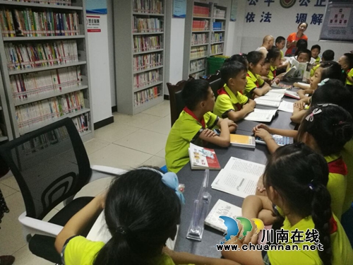 关口社区未成年人活动中心开展爱国主义教育活动(图2)