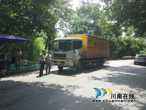 宜宾筠连县交警大队强化危险化学品运输交通安全管理(图2)