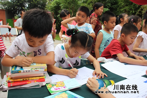 泸州华阳街道：康乐社区开展全民阅读·文明共享捐书活动(图3)