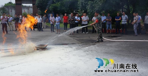 泸县酒类行业火灾、突发事故营救演练在立石镇举行(图2)