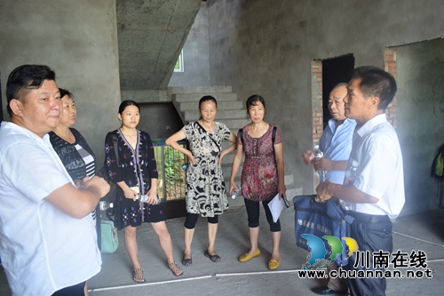 泸县老干部积极响应号召助力脱贫攻坚(图1) 泸县老干部积极响应号召助力脱贫攻坚(图1)