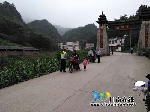 宜宾筠连交警大队开展交通违法集中整治行动(图1) 宜宾筠连交警大队开展交通违法集中整治行动(图1)