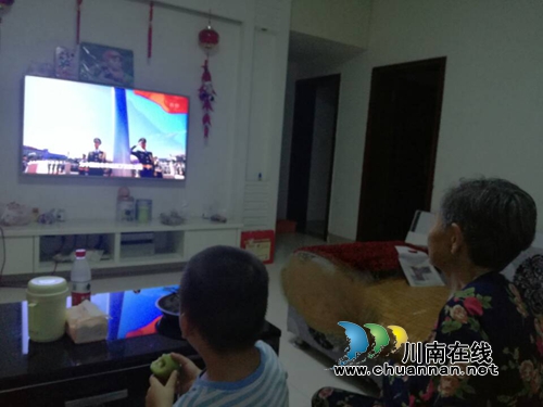 龙马潭红星街道组织干群收看《将改革进行到底》(图3) 龙马潭红星街道组织干群收看《将改革进行到底》(图3)