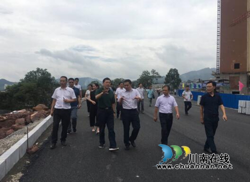 省递进班企业高管班参观古蔺县城棚户区改造(图2) 省递进班企业高管班参观古蔺县城棚户区改造(图2)